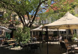 Burghof Oswald Innenhof Strau&szlig;wirtschaft, &copy; Burghof Oswald