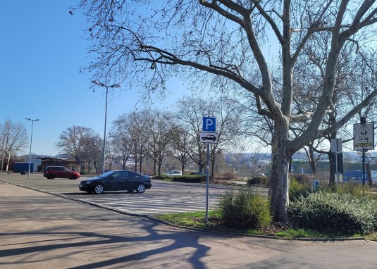 Parkplatz am Freibad