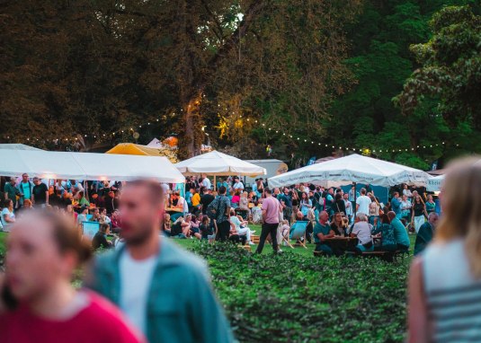 Mainzer Weinmarkt im Stadtpark &copy; Sina Schollmayer