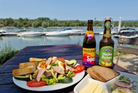 Rheinufer Heidenfahrt – wine and beer garden 2