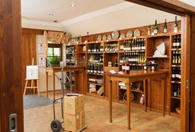 Burghof Oswald Guntersblum Vinothek &copy; Carsten Costard