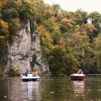 Tretboote vor Felsformatoin &copy; Chancenzentrum GuT