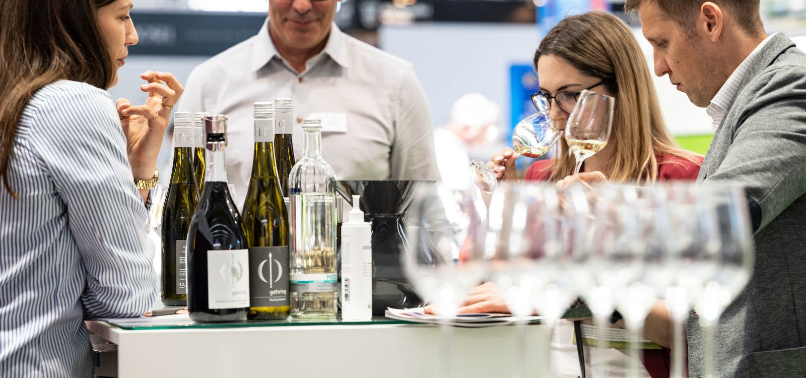 Winzerin mit Besucher, &copy; Martin K&auml;mper