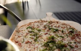 Weinbar by Bretz Flammkuchen &copy; Weingut Bretz