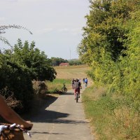 Entspanntes Talradeln auf ebener Strecke