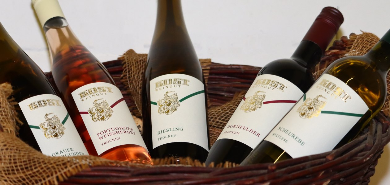 Flaschen, &copy; Weingut Kost