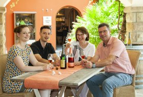 Weingut Strubel Roos, Flonheim - Veronika St&ouml;hr, Federik, Heide und Karl Rainer Roos &copy; Ullrich Knapp