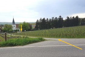 Anfahrt: Abzweig zum Wanderparkplatz Lonsheim &copy; Bernhard Zech