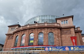 Mainzer Rosenmontagszug Trib&uuml;ne