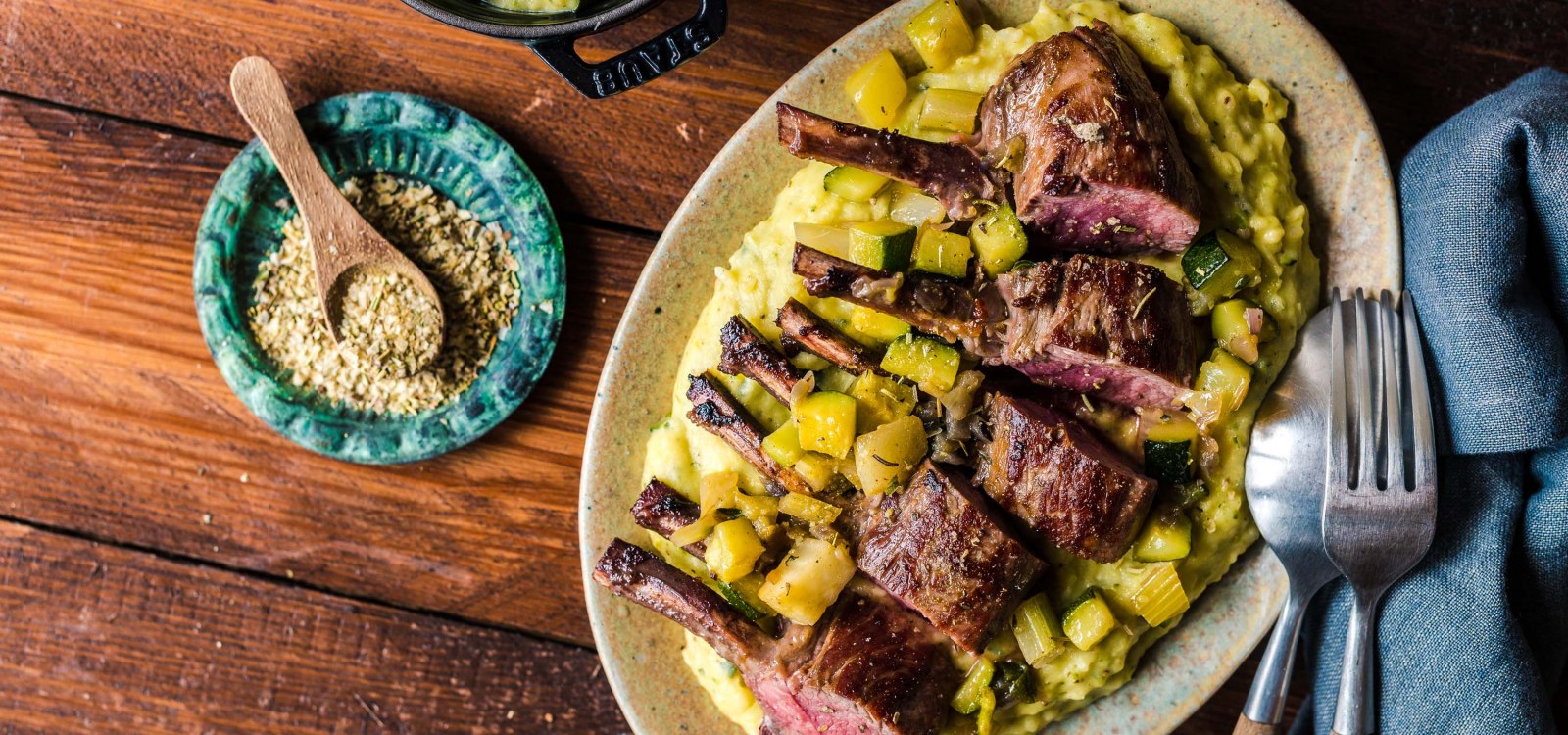 grilltes Lammkarree mit Zucchini Fenchel, &copy; Foodistas