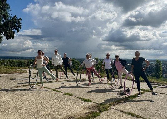 Hula Hoop trifft Weinbergsfahrt &copy; Yvonne Reuscher