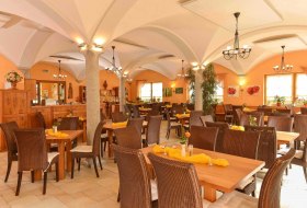 B&ouml;hm's Vinothek & Weinlounge Restaurant &copy; Weingut B&ouml;hm