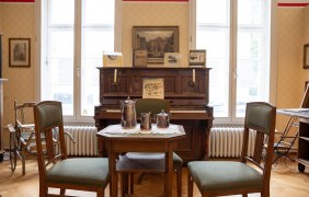 Blick in ein Wohnzimmer der Mainzer M&ouml;belfabrik An &copy; Stadthistorisches Museum Mainz
