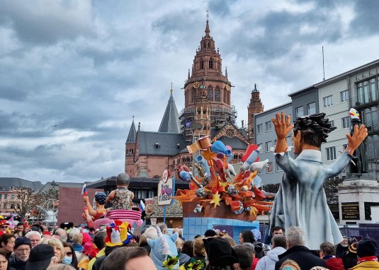 Mainzer Rosenmontagszug Motivwagen