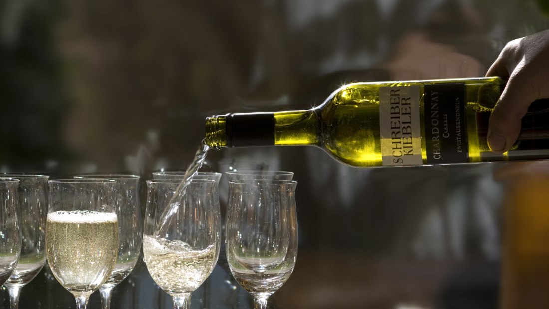 Pouring_Kiebler knipsel, &copy; Weingut Schreiber-Kiebler