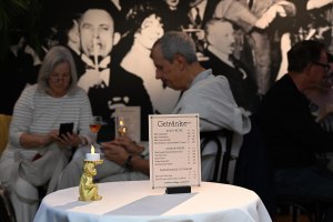 Ap&eacute;ro - Kabarett zur blauen Stunde, &copy; Deutsches_Kabarettarchiv