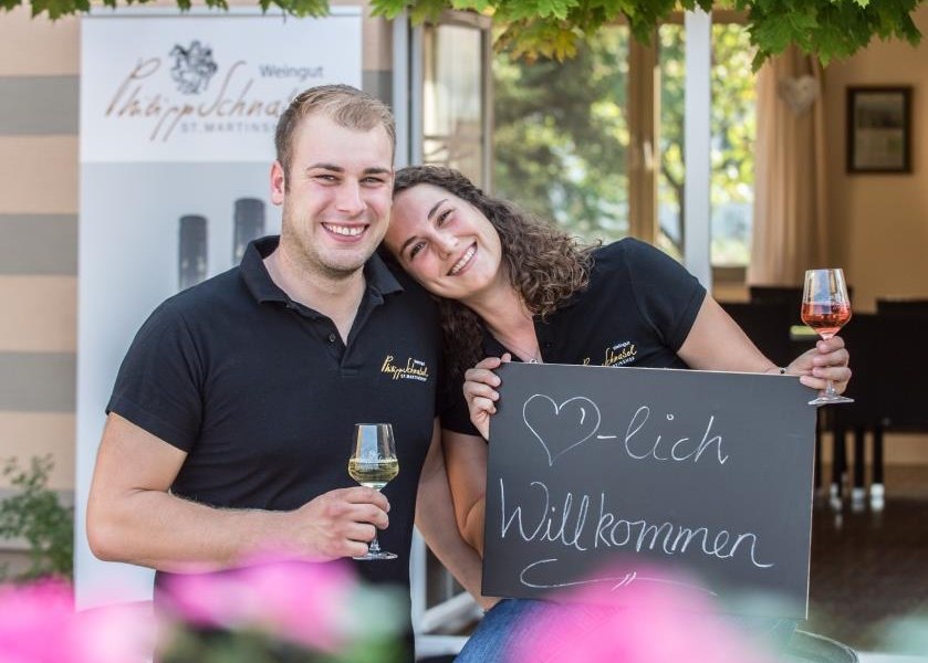1_herzilchwelkommen_uryright-klaus-castor_4, &copy; Weingut Philipp Schnabel