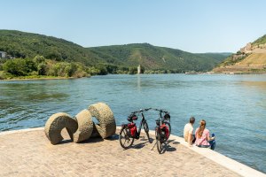 Cyclists at the Nahe Eck in Bingen, &copy; &copy; Dominik Ketz