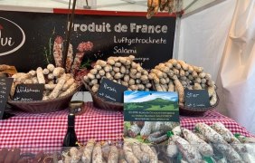 Wurststand Bleu-Blanc-Rouge &copy; TI Alzey