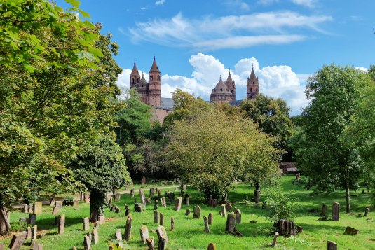Jewish Cemetery "Heiliger Sand" in Worms, &copy; CC0 4.0 Katja Zentel