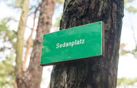 Schild "Sedanplatz" &copy; Dominik Ketz