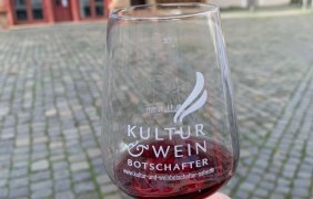 Kuweibo Glas