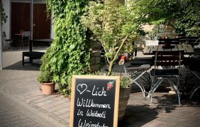 Hof &copy; Weingut Weitzel