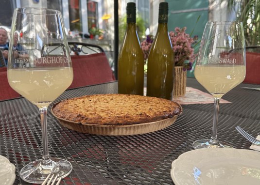 Federwei&szlig;er und Zwiebelkuchen
