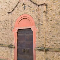 Eingang von St. Petrus in Ketten