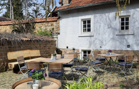 Sitzpl&auml;tze im Freien &copy; Tourist Information