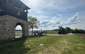 Weinbergsfahrt am Kuckucksturm &copy; Weingut Barth