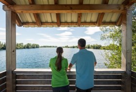 Beobachtungsturm Altrheinsee-Erlebnispfad &copy; CC BY-SA 4.0 Dominik Ketz, Rheinhessen-Touristik GmbH