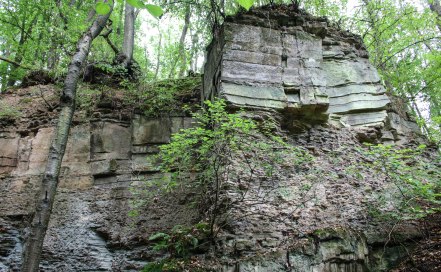 Wie der Stein bearbeitet wurde, kann man noch an vielen Stellen sehen