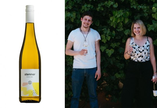 Weingut Stenner pr&auml;sentiert Weinflasche Riesling Kabinett