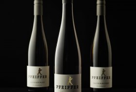 Weingut Pfeiffer Flaschen &copy; Christian Kuhlmann