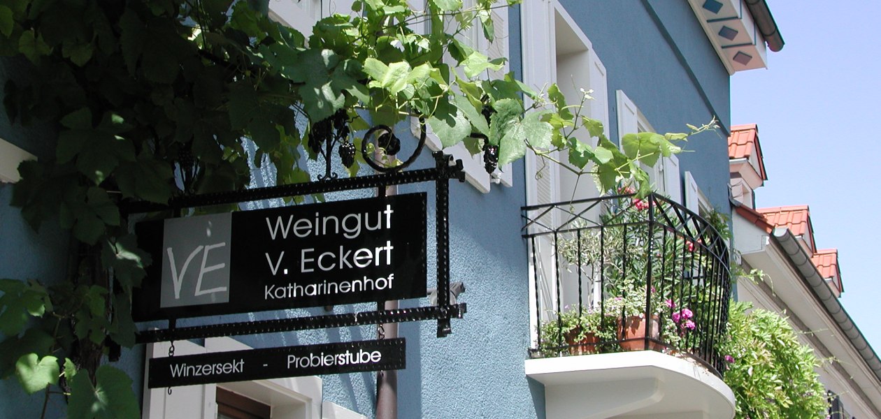 Weingut V. Eckert_BlauesHaus, © Weingut V. Eckert