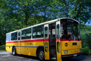 Nostalgietour im historischen Postbus (c) IkUM Gmb, &copy; Nostalgietour im historischen Postbus (c) IkUM GmbH (mit KI bearbeitet)