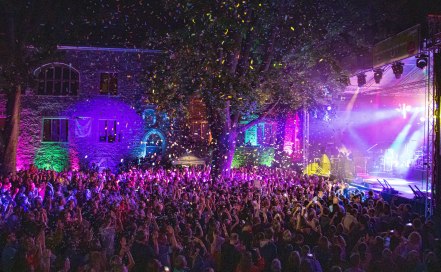 <p>Da Capo Alzey Bühne</p>
