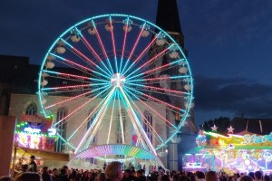 Riesenrad vor Nikolaikirche, &copy; TI Alzey