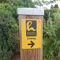 Markierung des Zuwegs zur Hiwweltour Aulheimer Tal &copy; Bernhard Zech