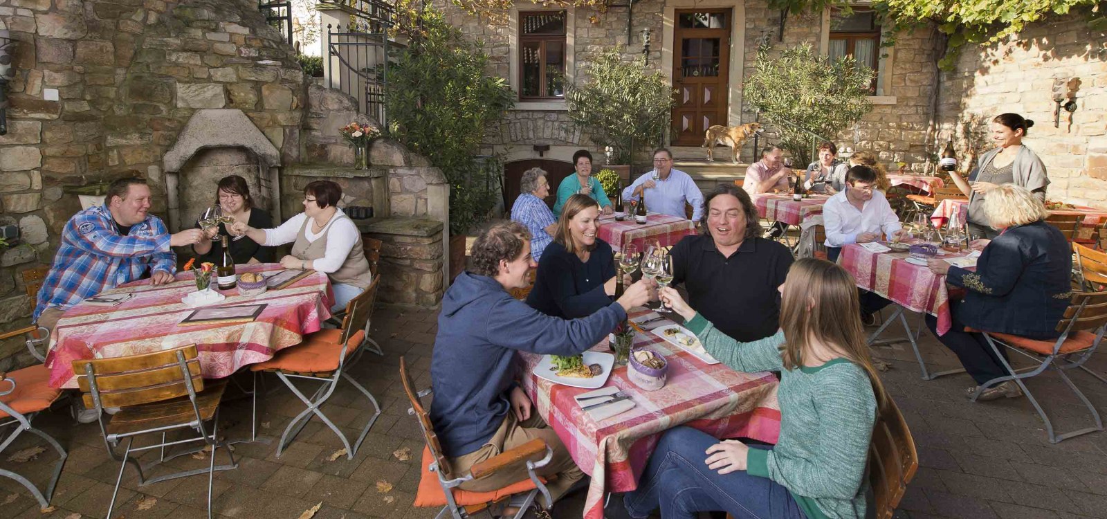 Guests tasting in a bunch of wine, &copy; Torsten Silz