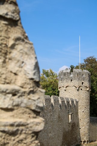 ingelheim-burgkirche-wehrmauer-malakoffturm