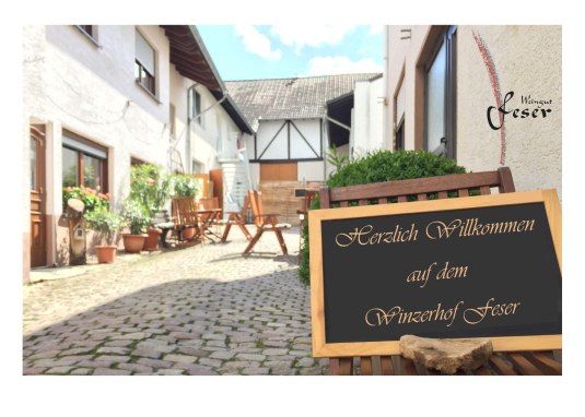 Hor mit Schild &copy; Weingut Feser