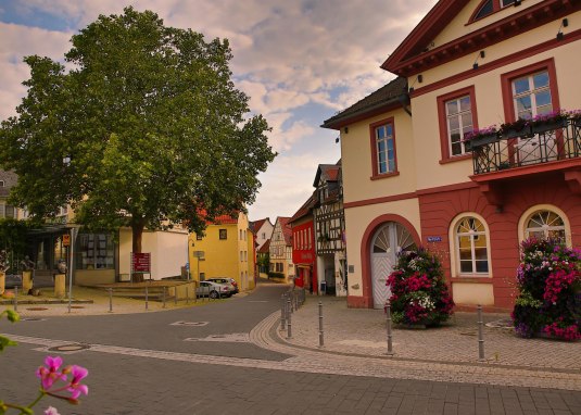 Ober-Ingelheim market square/entrance to Altegasse