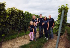 Weingut Klaus und Stefan Hahn_Familie 2 &copy; Simone Bonnet