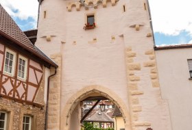 Kandelpforte mit Uhrturm © Dominik Ketz