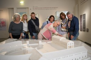 Erkl&auml;rung Kaiserpfalz-Modell im Museum, &copy; Angelika Stehle/Stadt Ingelheim