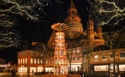 Die Pyramide auf dem Mainzer Weihnachtsmarkt, © Carsten Costard/Landeshauptstadt Mainz
