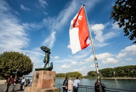 Hagendenkmal mit Flagge © Tourist Information Worms