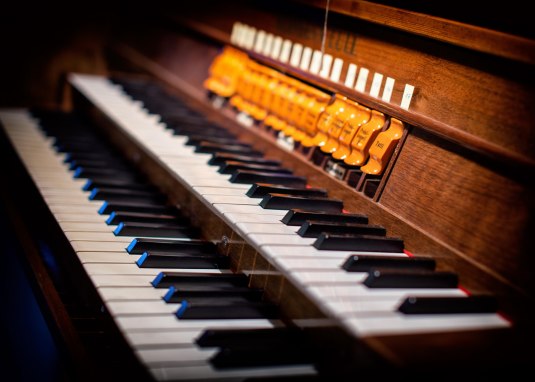 Orgel © Foto von Denny Müller auf Unsplash